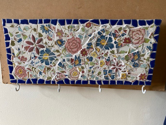 Mosaic plaque with hooks